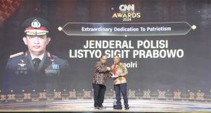 Kapolri Raih Penghargaan Extraordinary Dedication of Patriotism