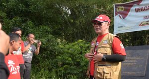 Didepan Monumen Andi Sapa Sudirman, Kapolda Sulteng Ajak Jurnalis Mengheningkan Cipta