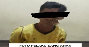 Kejam Seorang Anak Gorok Leher Ayah Kandungnya