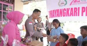 Kapolres Kepl. Talaud Bersama Bhayangkari Gelar Bakti Sosial di Panti Asuhan Gloria Matahit