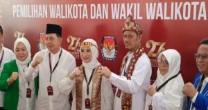 Paslon Ngesti – Amin Bersama Timses Mendatangi KPU Prabumulih, Mantapkan Langkah di Pilkada 2024