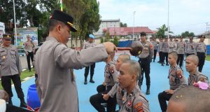 Polres Sekadau Sambut 12 Bintara Remaja Angkatan 50 dengan Upacara Tradisi