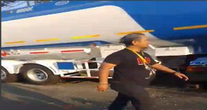 Tabrakan Beruntun Akibat Sopir Tengki Terkena Serangan Jantung Meninggal Ditempat