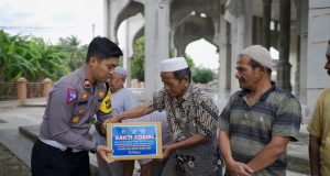 Satlantas Polres Pidie Bagikan Paket Sembako Menjelang Hari Jadi Lalu Lintas Ke -69