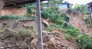 8 Rumah Warga Rusak Parah Akibat Longsor di Sorong,Bantuan Pemerintah Belum Tiba Alasan Proposal