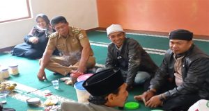 Kades Sadangmekar Hadiri takblig Akbar Usatad Nana Gerhana Dalam Rangka Peringatan Maulid Nabi Muhammad SAW di Wilayah RW 03 Kp. Cisarua Hilir