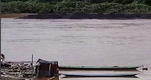 Tercemarnya Air Sungai Barito di Kalteng, Akibat Ponton Batu Bara PT. PADAIDI Terbalik