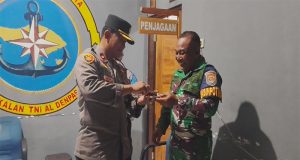 Menjaga Sinergitas: Kapolsek Kawasan Pelabuhan Gilimanuk Bersama Personil Berikan Ucapan Selamat Pada HUT TNI AL Ke-79