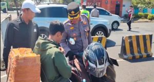 Pemeriksaan Ketat di Pos 2 Pintu Masuk Bali: Antisipasi Kedatangan Suporter Persebaya (Bonek)