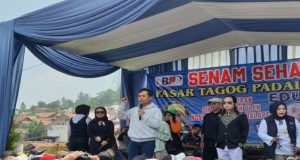 Edi Rustandi dan Ujang Asari (EDUN) Ajak warga KBB Senam Sehat di Karpak Lantai Tiga Pasar Moderen Padalarang