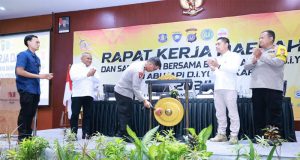 Kapolda DIY Buka Rakerda dan Jumat Curhat, Serahkan Piala Juara Turnamen Kapolda Cup Satpam