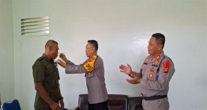 Di HUT TNI Ke 79, Polres Oku Dan Jajaran Kompak Beri Kejutan Kue Dan Nasi Tumpeng