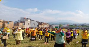 Gelar acara Senam Bersama Bersama Masyarakat desa Tani Mulya Bandung Barat KBB