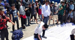 Front Peduli Demokrasi Beserta Pengurus DPD, Relawan dan Simpatisan Partai Nasdem Gelar Aksi Protes