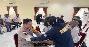 Personel OMP Kapuas 2024 Polres Sambas Terima Pelayanan Kesehatan