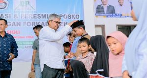 Calon Gubernur Aceh Periode 2025-2030 H.Bustami Hamzah Bersama FORKAB Aceh menyalurkan santunan bantuan kepada anak yatim di Pidie