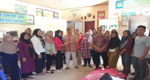 Pemerintah Pekon Sukaratu bagikan insentif Kelompok Kader Posyandu, Guru Ngaji dan Guru Paud