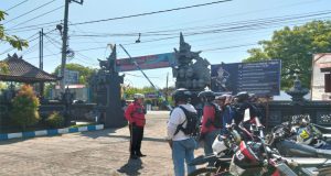 Kapolsek Kawasan Gilimanuk Pantau Pencegahan Kebakaran Hutan dengan Kegiatan Ngetril di Cekik