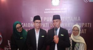 Pasangan EDUN didebat Publik Pertama calon Bupati dan Wakil Bupati Kabupaten Bandung Barat tahun 2024. Mendapat simpati dari penonton