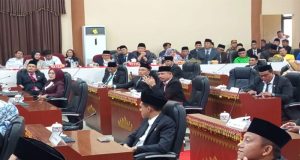Rapat Paripurna Istimewa DPRD Tanggamus, Empat Pimpinan DPRD Mengucapkan Sumpah Janji