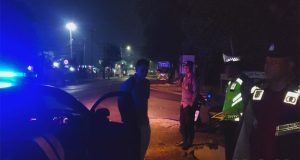 Atensi Malam Minggu: Kapolsek Gilimanuk Pimpin Apel Malam dan Patroli Kamtibmas