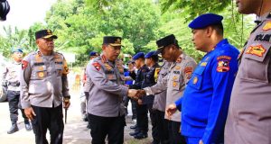 Kapolri Tinjau Posko Pengungsi Erupsi Gunung Lewotobi di NTT