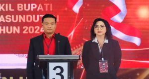 Debat Publik Paslon Pilkada Humbahas, Paslon Nomor Urut 3 Oloan – Rebeka Bawa Visi Misi “Mewujudkan Humbahas Maju, Adil, Makmur, Lestari dan Berkeadaban