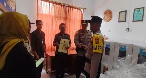 Pastikan Logistik Pilkada Serentak 2024 Tiba di Kantor Lurah Gilimanuk, Kapolsek Perketat Pengamanan