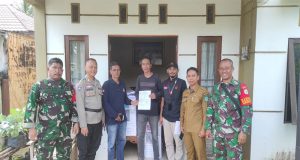 Babinsa Kodim 1202/Singkawang Kawal Distribusi Logistik Pilkada Serentak 2024