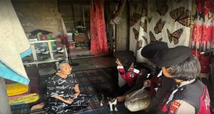 Polwan Samapta Polda Kalbar Laksanakan Cipta Kondisi menjelang Pilkada Serentak 2024 Dengan Kegiatan Bakti Sosial