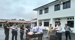 Kejaksaan Negeri Beltim Musnahkan Barang Bukti Tindak Pidana