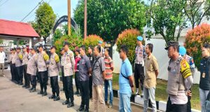 Sidak Propam Polres Metro Bekasi, Cek Kelengkapan Anggota Polsek Kedung Waringin