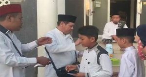 Jumling Dan Sapa Warga Berikan Santunan Rutindi Lakukan Pj Kades Suka Danau