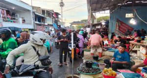 Pedagang Ikan Dadakan di Wilayah Cilincing Jakarta Utara Menjelang Tahun Baru 2025