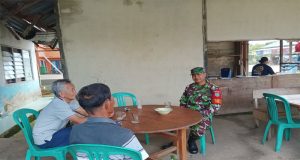 Pererat Silaturahmi, Babinsa Kodim 1209-07/Jgb Komsos Dengan Warga Desa Binaan