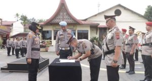 Polresta Bukittinggi Gelar Mutasi Delapan Perwira Awal 2025