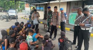 Pengamanan dan Pengembalian Anak Punk di Pelabuhan Gilimanuk: Polsek Kawasan Pelabuhan Gilimanuk Berikan Pembinaan