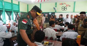 Pangdam Tanjungpura dan Pj. Gubernur Tinjau Pelaksanaan Program Makan Bergizi Gratis