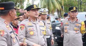 Sigap Kunjungi Daerah Banjir di Mempawah : Kapolda Kalbar Bersama Tim Salurkan Bantuan kepada Warga Terdampak Bencana