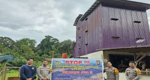 Gencar Sampaikan Himbauan Cegah PETI, Jajajran Polres Ketapang Pasang Spanduk Dan Sosialisasikan Ke Warga Untuk Hentikan Pertambangan Ilegal