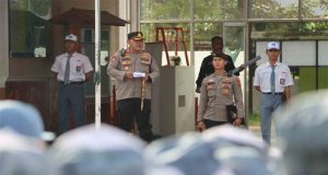 AKBP. Indra Feri Dalimunthe., SH., SIK., MH., Jadi Pembina Upacara di SMAN 1 Gantung, Sosialisasikan Tolak Geng Motor