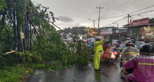 Cuaca Extrem Terjang Bandar Lampung, Polda Lampung Imbau Warga Waspada