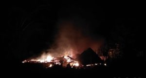 Akibat Insiden Penikaman di Desa Potugu, Rumah Pelaku Dibakar Massa