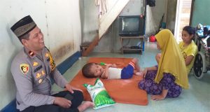 Usai Sholat Jum’at, Kapolsek Muara Pawan Polres Ketapang Sambangi Kediaman Firman Apadil