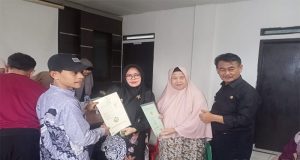Pemdes Babakan Jaya Bagikan 140 Sertifikat PTSL, Warga Sambut Dengan Antusias