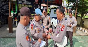 Kanit Provos Polsek Mempawah Hulu Cek kelengkapan personil