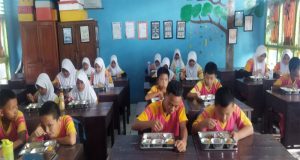 MBG di OKU Belum Merata, Sendok dan Air Minum Dibebankan Ke Murid
