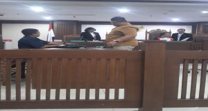 Iwan Sumule Aktivis Demokrasi dan Bank Mandiri Yang Digugat 5M Oleh Arny Ternatani Masuk Tahap Mediasi di PN Jakarta Pusat