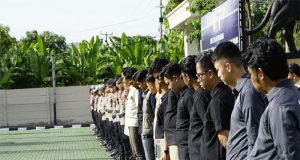 Ratusan Personel Polres Sukabumi Siap Amankan Kegiatan Pelantikan Kepala Daerah Terpilih di Jawa Barat