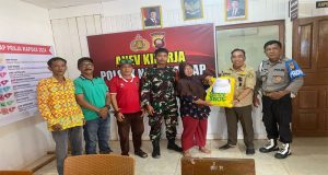 Aksi Peduli , Polres Nanga Tayap Berikan Bantuan Sosial Kepada Warga Yang Kurang Mampu